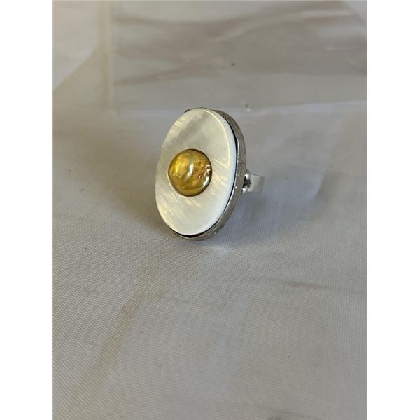 LARGE AND HEAVY STERLING SILVER PEARL RING, MARKED 925 SIZE 10
