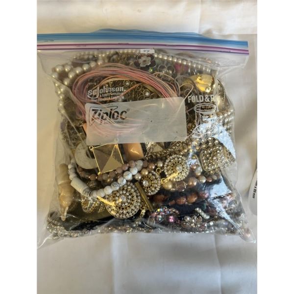 LARGE BAG OF VARIOUS JEWELRY PARTS ETC