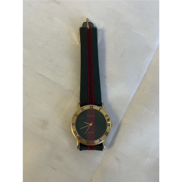 LADIES GUCCI QUARTZ WATCH MARKED GUCCI 8701L BATTERY REQUIRED