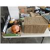 Image 1 : TRAY OF COLLECTIBLES AND WICKER BASKETS