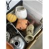 Image 6 : TRAY OF COLLECTIBLES AND WICKER BASKETS
