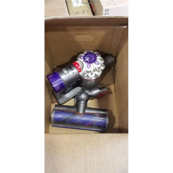 DYSON CORDLESS VACUUM WITH BATTERY AND ROLLER. WORKING