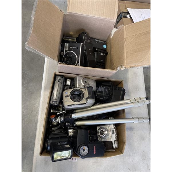 2 BOXES OF ASSORTED CAMERAS, SOME UNTESTED MOST FOR PARTS