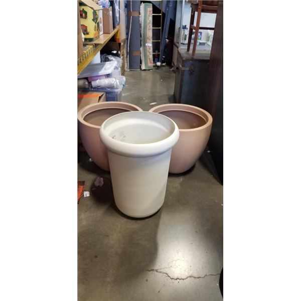 3 PLANTER VASES. 2 ARE PLASTIC+ MATCHING
