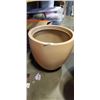 Image 3 : 3 PLANTER VASES. 2 ARE PLASTIC+ MATCHING