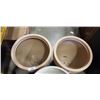 Image 4 : 3 PLANTER VASES. 2 ARE PLASTIC+ MATCHING