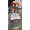 Image 2 : MAHOGANY QUEEN ANNE TABLE WITH EXTENSION LEAF AND 6 CHAIRS
