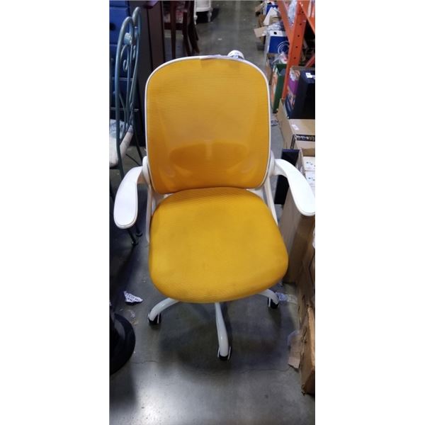 MESH BACK ROLLING OFFICE CHAIR