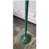 Image 4 : VINTAGE GREEN AND BRASS FLOOR LAMP