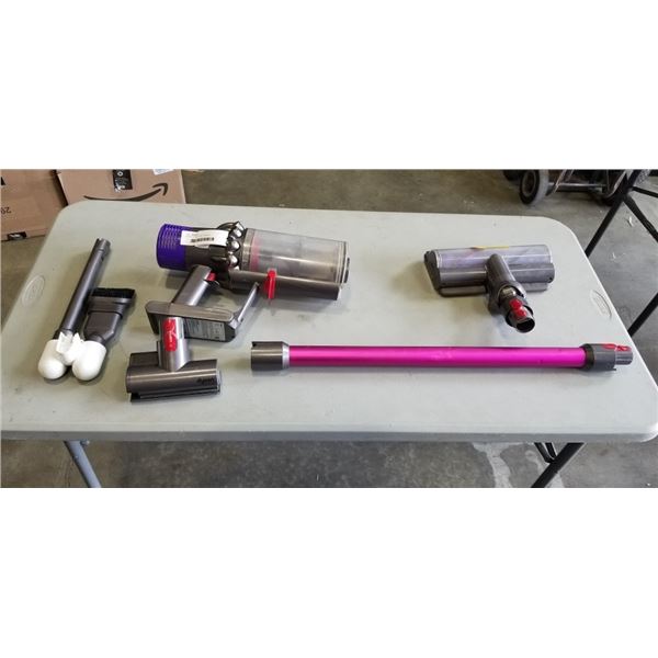 DYSON V10 VACCUM - WORKING