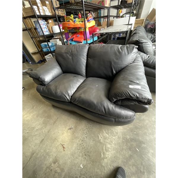 BLACK LEATHER LOVE SEAT