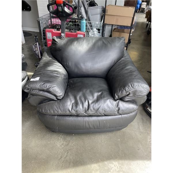 BLACK LEATHER CHAIR