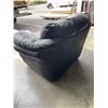 Image 2 : BLACK LEATHER CHAIR