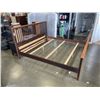 Image 7 : SOLID WOOD KINGSIZE BEDFRAME