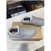 Image 4 : NEW OLUKAI MOLOA SLIPPER SHARKSKIN / SHARKSKIN SIZE MENS 8
