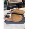 Image 4 : NEW OLUKAI MOLOA SLIPPER TOFFEE / DK WOOD  SIZE MENS 10