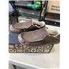Image 3 : NEW OLUKAI MOLOA SLIPPER DK WOOD / DK WOOD  SIZE MENS 10