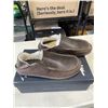 Image 4 : NEW OLUKAI MOLOA SLIPPER DK WOOD / DK WOOD  SIZE MENS 11
