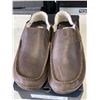 Image 1 : NEW OLUKAI MOLOA SLIPPER DK WOOD / DK WOOD  SIZE MENS 12