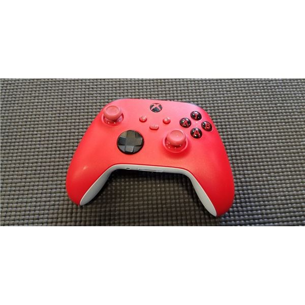 XBOX WIRELESS CONTROLLER - TESTED WORKING, RETAIL $79
