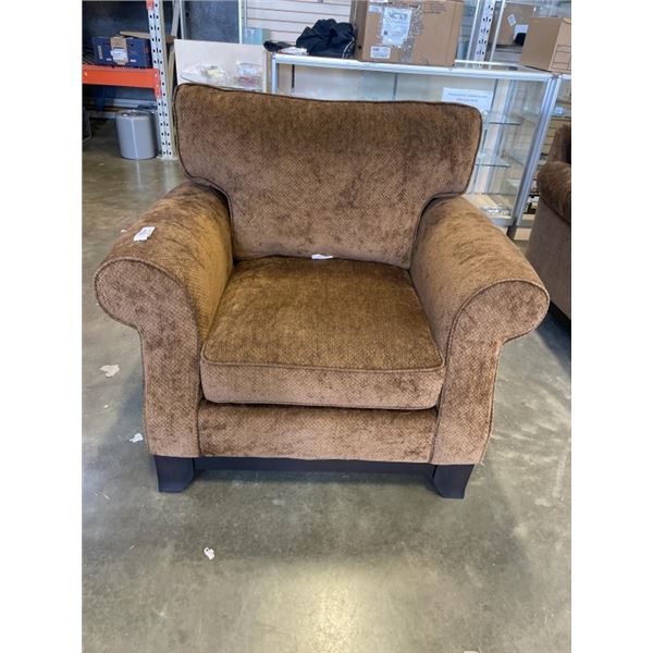 STYLUS BROWN FABRIC CHAIR. GREAT CONDITION