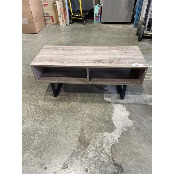 MODERN WOOD LOOK MEDIA STAND