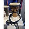 Image 5 : 2 WOODEN DRUMS AND CARVED MASK