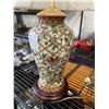 Image 4 : HAND PAINTED EASTER LAMP