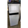 Image 2 : MAGIC CHEF MINI FRIDGE AND FREEZER