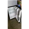 Image 3 : MAGIC CHEF MINI FRIDGE AND FREEZER
