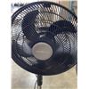 Image 2 : 2 BLACK FLOOR FANS COMFORTMATE