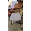 Image 2 : MID CENTURY STYLE WALNUT DINING TABLE WITH 4 MATCHING CHAIRS