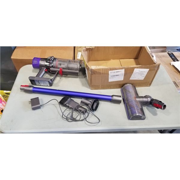 DYSON CYCLONE V10 ANIMAL PLUS CORDLESS VACUUM WORKING RETAIL $700