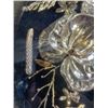 Image 7 : 2 CASED AND FRAMED REAL HAWAIIAN FLOWERS AND LEAVES