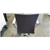 Image 4 : MODERN OFFICE ARMCHAIR