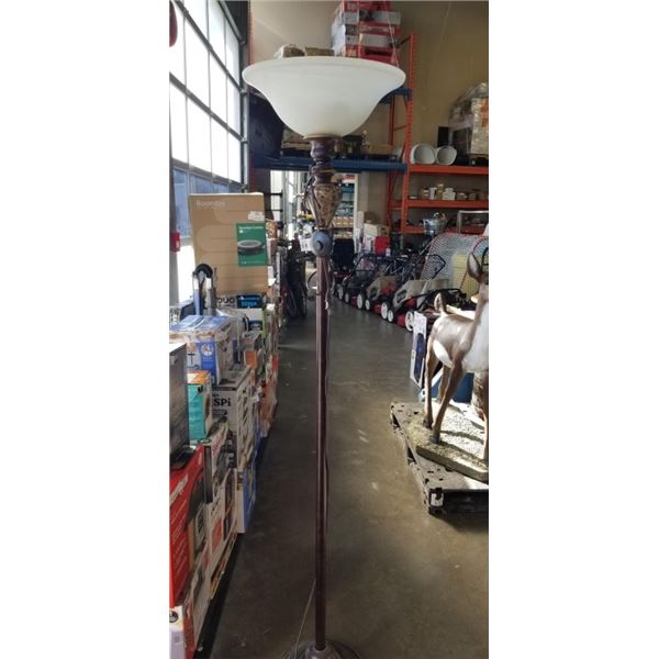 DECORATIVE FLOOR LAMP