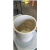 Image 2 : NO 10 LARGE MEDALTA CROCK