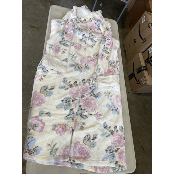 AS NEW IVARA FLEECEMID CALF BATHROBE WITH POCKETS