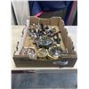 Image 1 : TRAY OF VINTAGE CLOCKS AND WRIST WATCHES