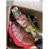 Image 8 : 3 BOXES OF ESTATE GOODS,VINTAGE TINS, ETC
