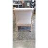 Image 4 : OVERSIZED DECORATIVE SOLID WOOD ACCENT CHAIR