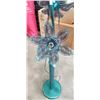 Image 4 : GREEN METAL 6FT TULIP LAMP
