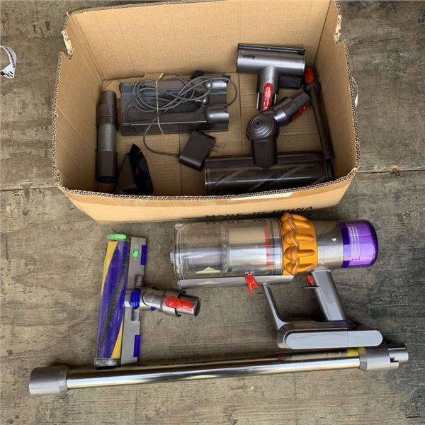 DYSON V15 DETECT TOTAL CLEAN EXTRA CORDLESS VACUUM WORKING WITH ATTACHMENTS RETAIL $1,200