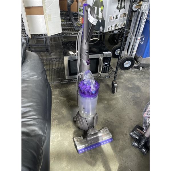 DYSON BALL ANIMAL 2. UPRIGHT VACUUM WORKING RETAIL $700