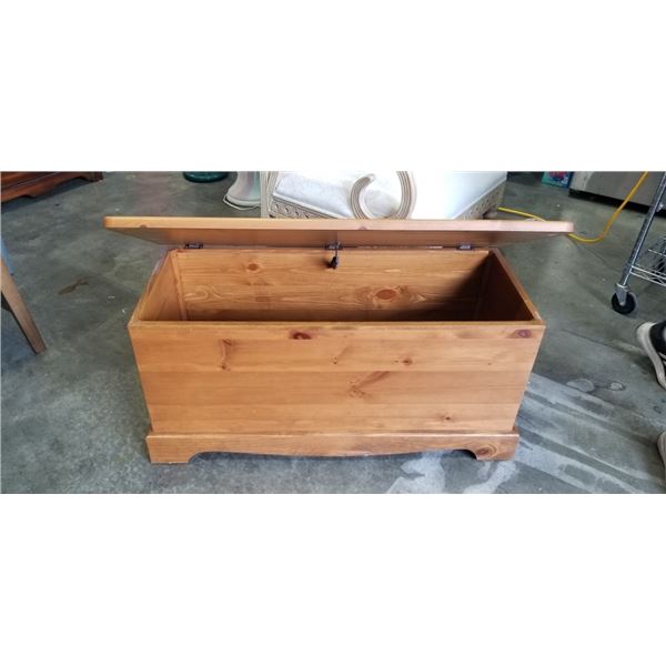 SOLID PINE STORAGE TRUNK