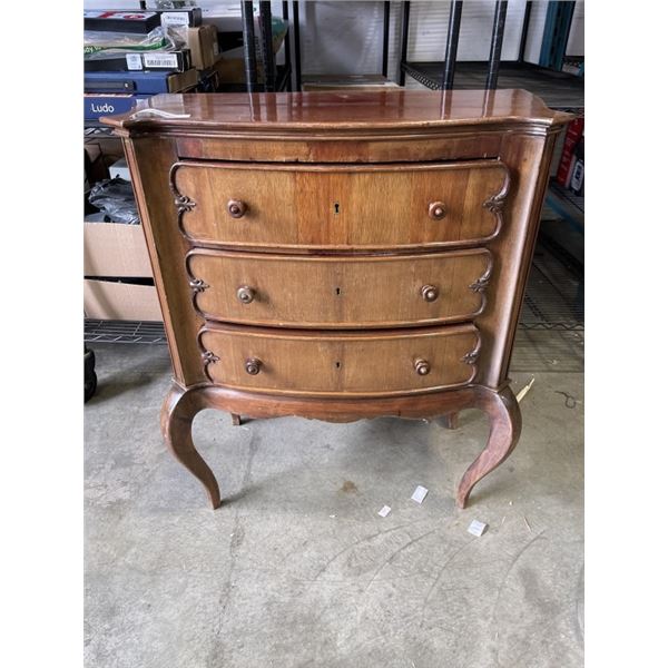 3 DRAWER VINTAGE LOOK DRESSER
