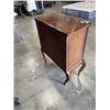 Image 3 : 3 DRAWER VINTAGE LOOK DRESSER