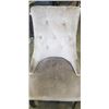 Image 4 : GREY TUFFED ACCENT CHAIR AND METAL SIDE TABLE