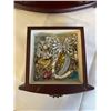 Image 2 : VINTAGE WOOD JEWELRY BOX W/ LOTS OF CONTENTS