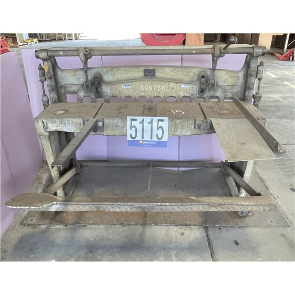 FOOT OPERATED METAL SHEAR